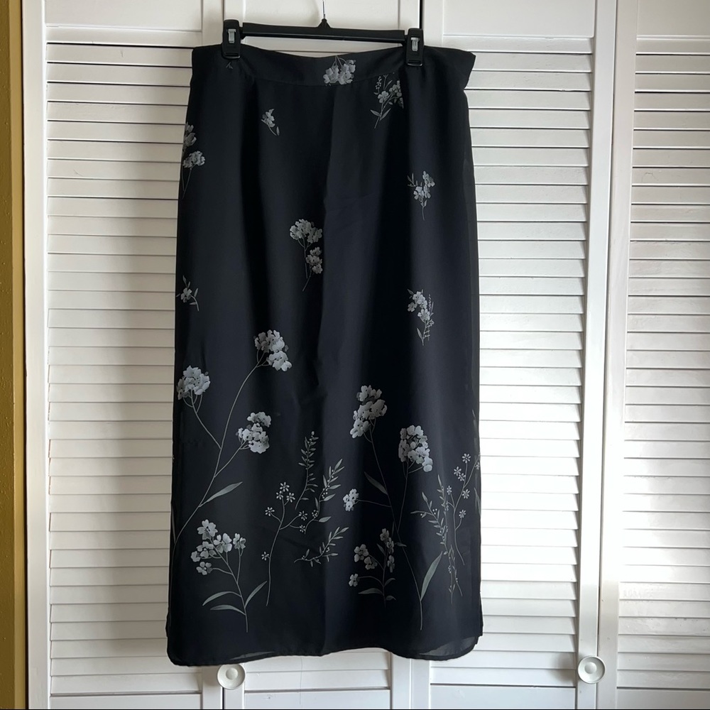 Fashion Bug black skirt with floral design